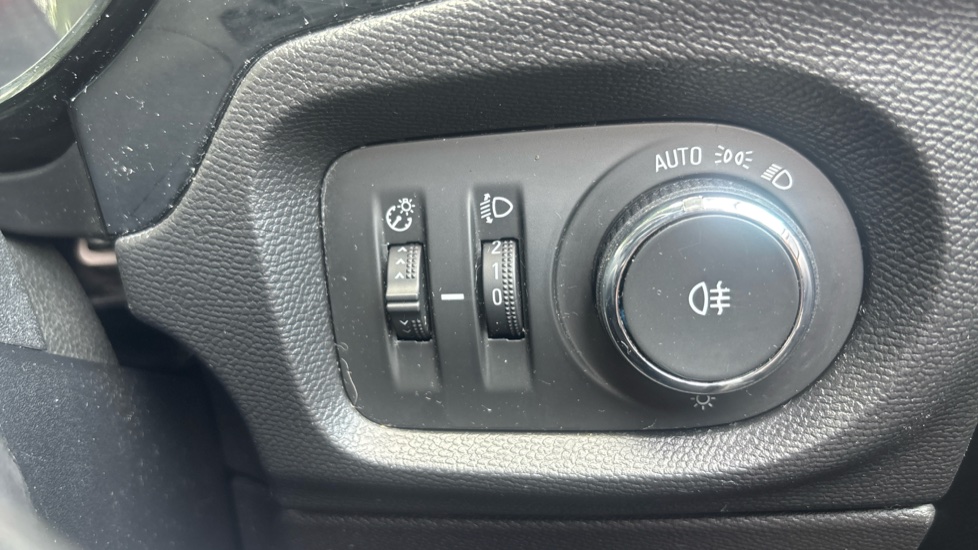 Vauxhall Corsa 1.2 SE Premium 5dr Petrol Hatchback - Image 25