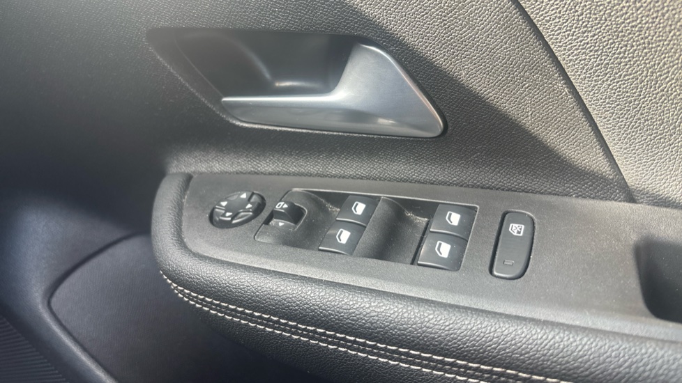 Vauxhall Mokka 100kW Ultimate 50kWh 5dr Auto Electric Hatchback - Image 24