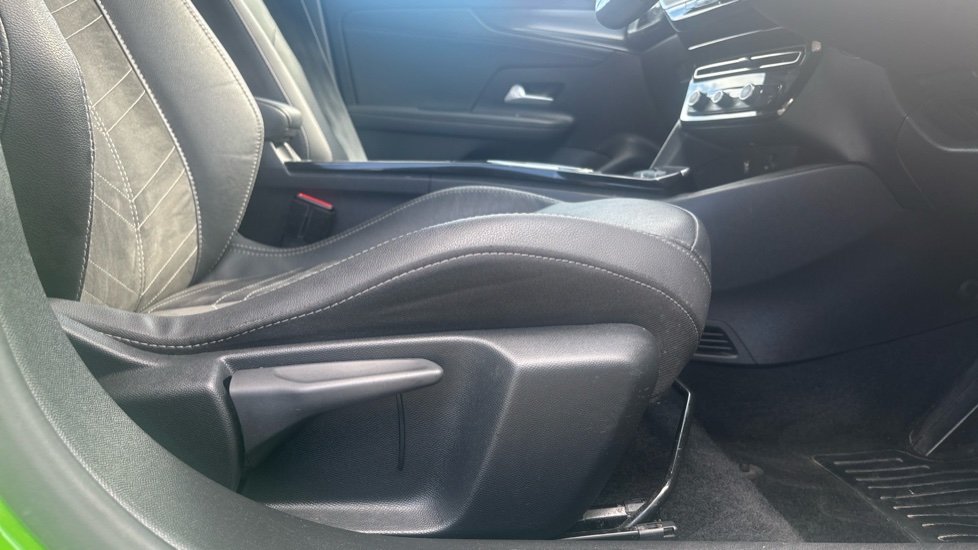 Vauxhall Mokka 100kW Ultimate 50kWh 5dr Auto Electric Hatchback - Image 44