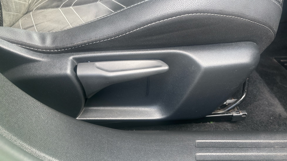 Vauxhall Mokka 100kW Ultimate 50kWh 5dr Auto Electric Hatchback - Image 45