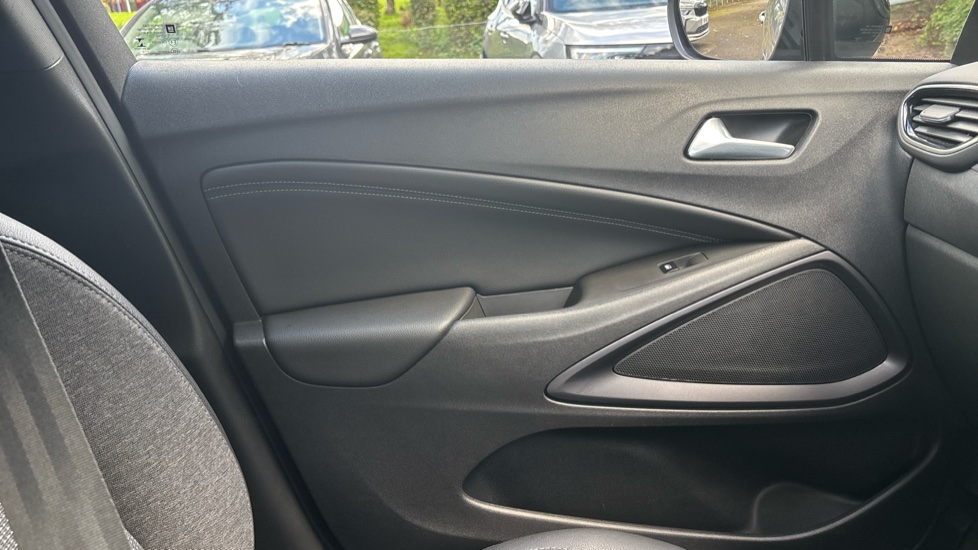Vauxhall Crossland 1.5 Turbo D Elite Nav 5dr Diesel Hatchback - Image 32