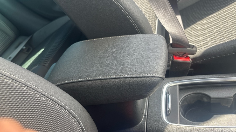 Vauxhall Astra 1.2 Turbo 145 Griffin Edition 5dr Petrol Hatchback - Image 27