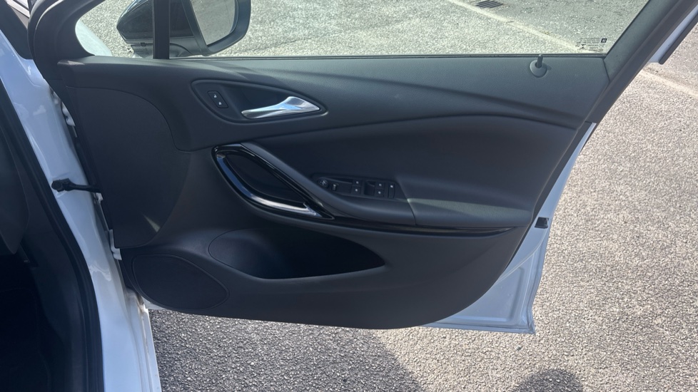 Vauxhall Astra 1.2 Turbo 145 Griffin Edition 5dr Petrol Hatchback - Image 39