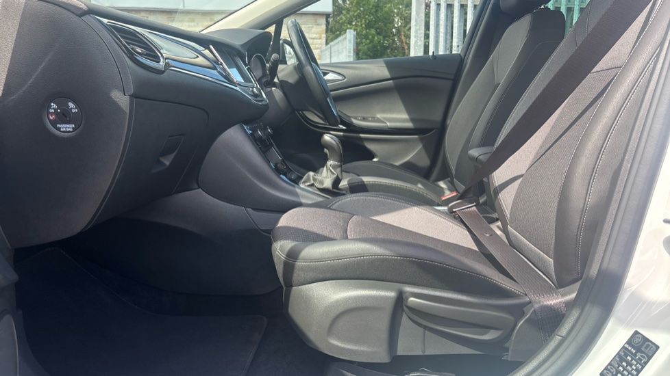 Vauxhall Astra 1.2 Turbo 145 Griffin Edition 5dr Petrol Hatchback - Image 44
