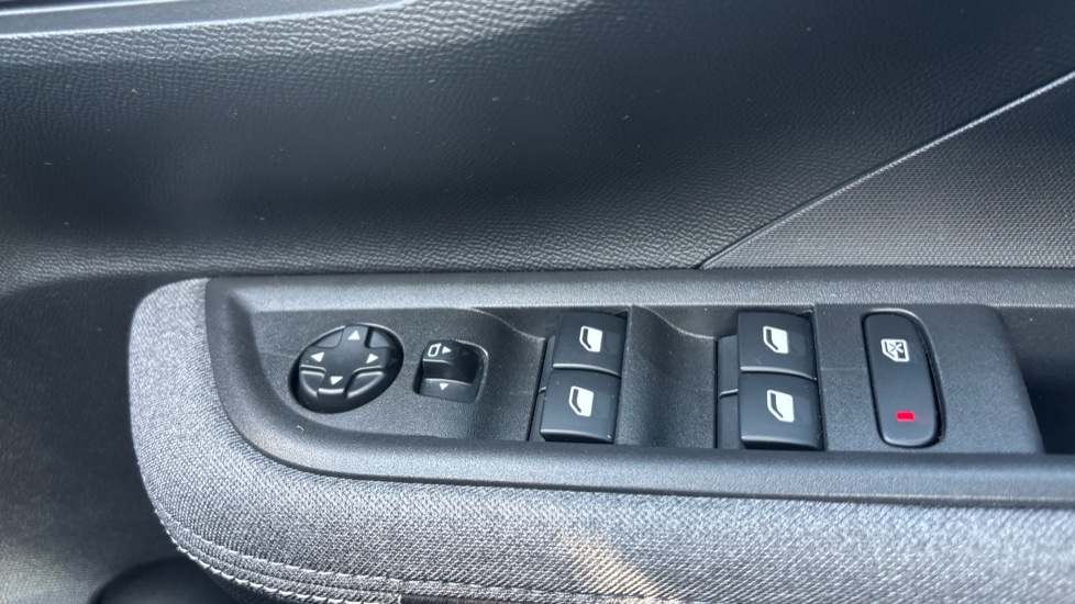 Vauxhall Frontera 83kW GS 44kWh 5dr Auto Electric Estate - Image 24