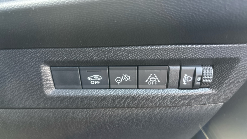 Vauxhall Frontera 83kW GS 44kWh 5dr Auto Electric Estate - Image 25