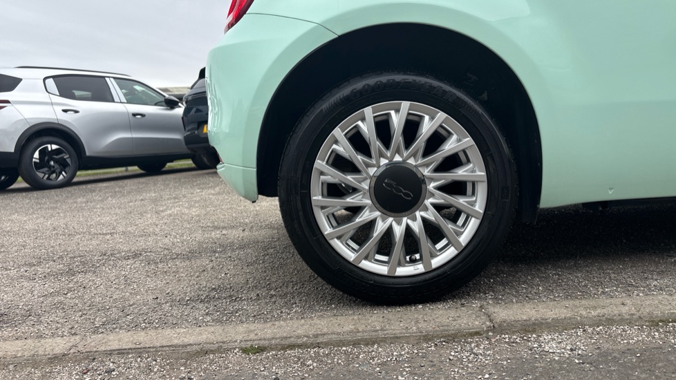 Fiat 500 1.2 Lounge 3dr Petrol Hatchback - Image 7