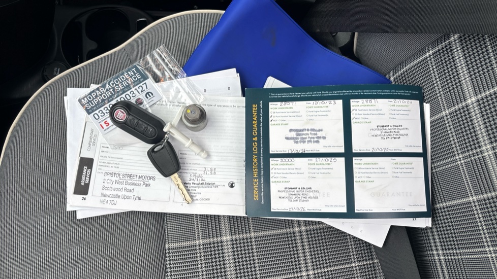 Fiat 500 1.2 Lounge 3dr Petrol Hatchback - Image 19