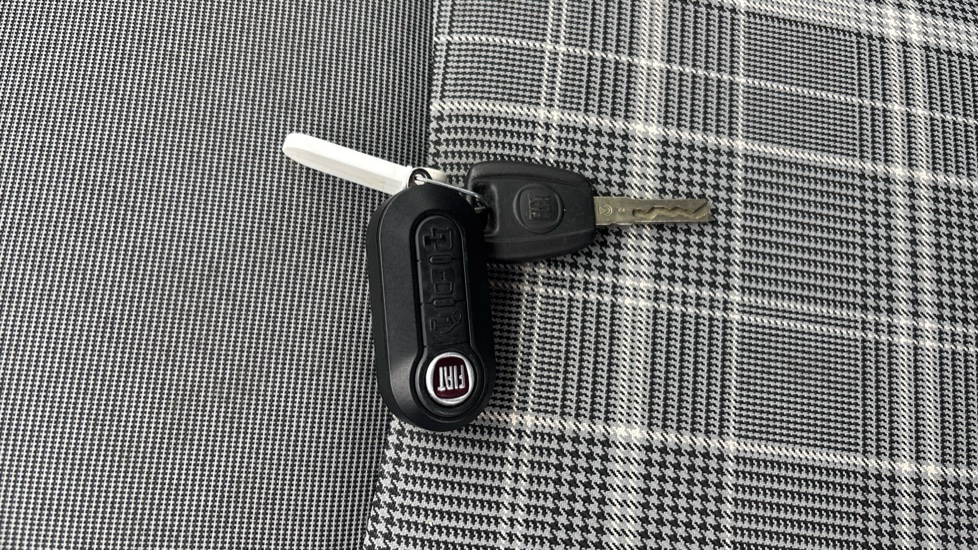 Fiat 500 1.2 Lounge 3dr Petrol Hatchback - Image 20