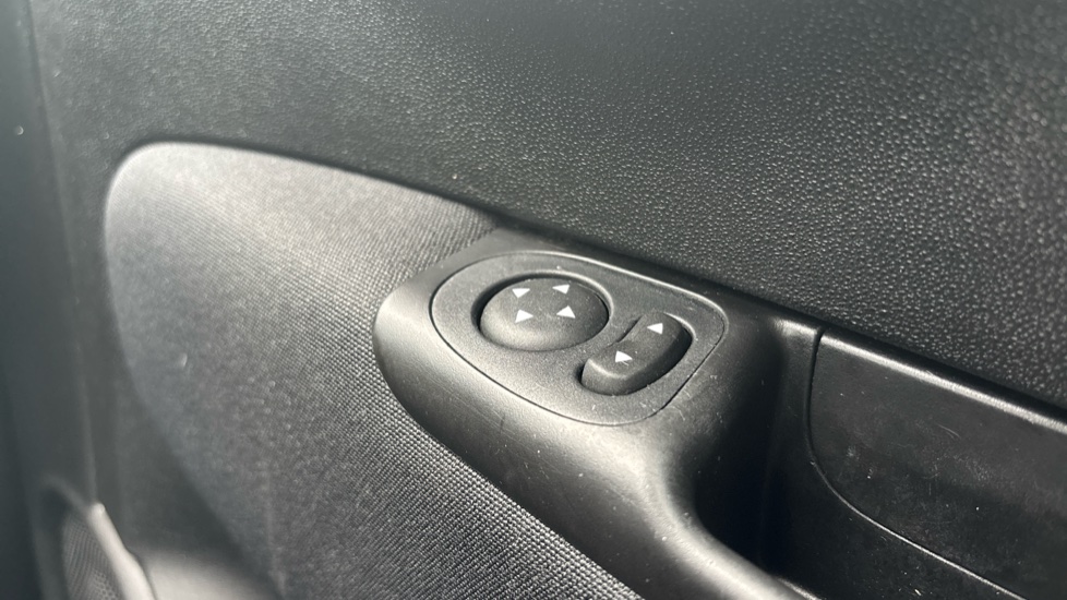 Fiat 500 1.2 Lounge 3dr Petrol Hatchback - Image 24
