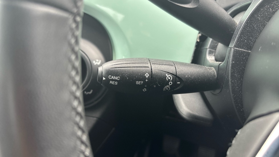 Fiat 500 1.2 Lounge 3dr Petrol Hatchback - Image 31