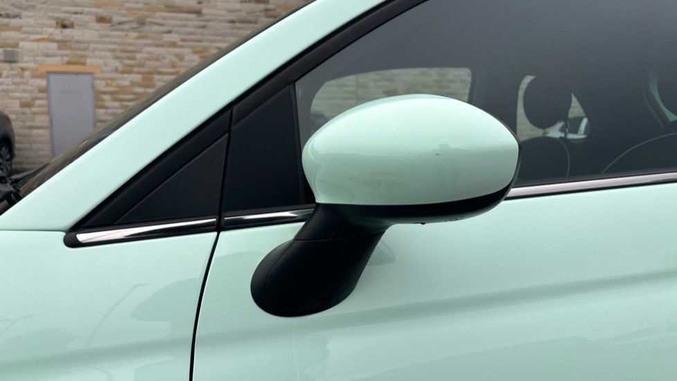 Fiat 500 1.2 Lounge 3dr Petrol Hatchback - Image 38