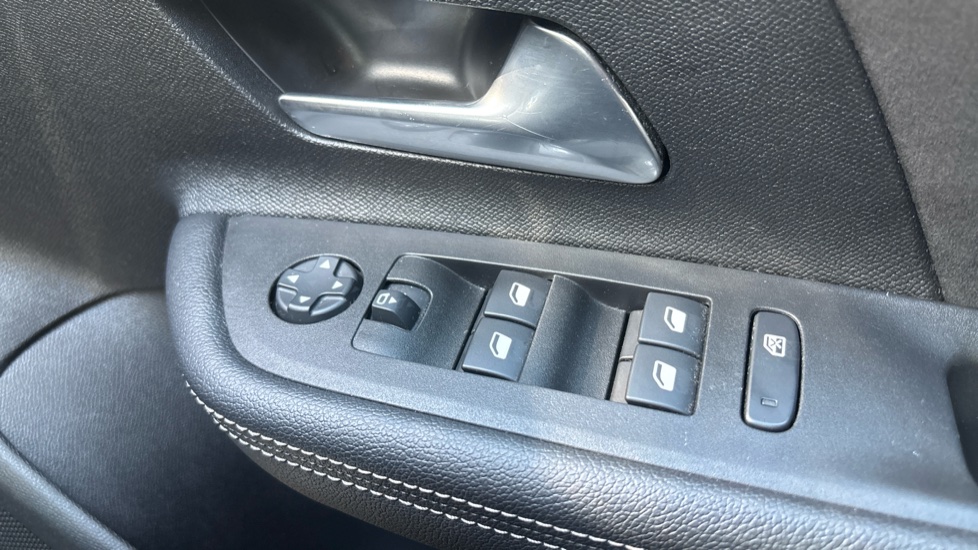 Vauxhall Mokka 100kW Ultimate 50kWh 5dr Auto Electric Hatchback - Image 24