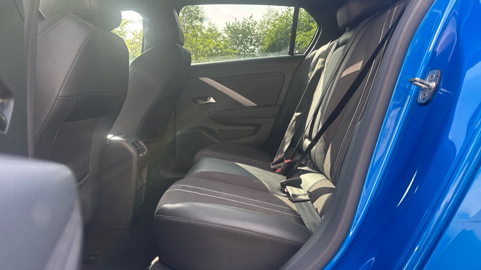 Vauxhall Astra 1.2 Turbo 130 GS 5dr Petrol Hatchback - Image 16