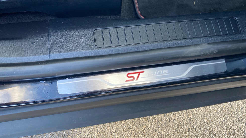 Ford Kuga 2.5 FHEV ST-Line X Edition 5dr CVT Hybrid Estate - Image 33