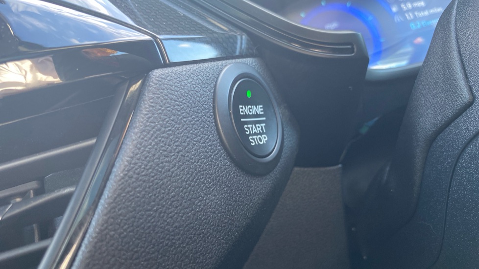 Ford Kuga 2.5 FHEV ST-Line X Edition 5dr CVT Hybrid Estate - Image 45