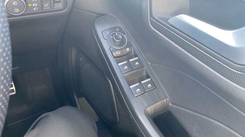 Ford Kuga 2.5 FHEV ST-Line X Edition 5dr CVT Hybrid Estate - Image 47
