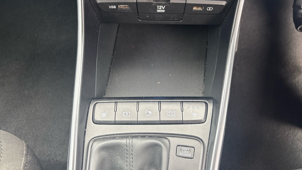 Hyundai i20 1.0T GDi 48V MHD Premium 5dr DCT Petrol Hatchback - Image 27