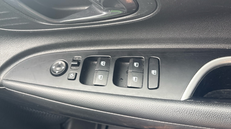 Hyundai i20 1.0T GDi 48V MHD Premium 5dr DCT Petrol Hatchback - Image 34