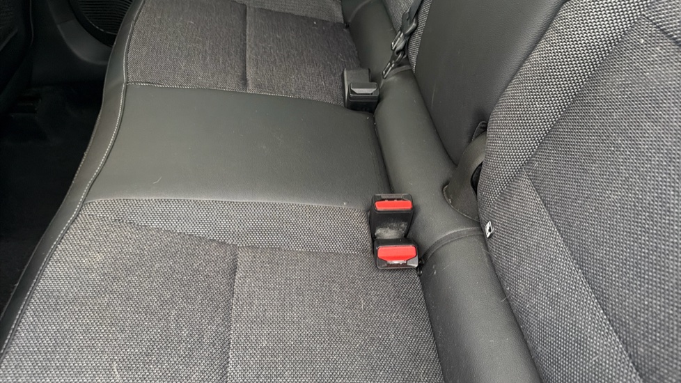 Renault Captur 1.6 E-Tech Plug-in hybrid 160 Techno 5dr Auto Hatchback - Image 17
