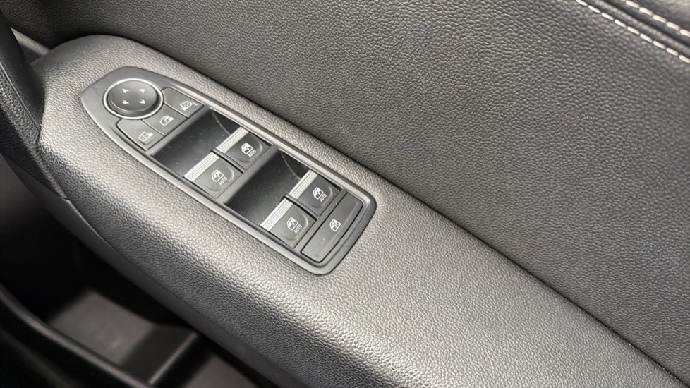 Renault Captur 1.6 E-Tech Plug-in hybrid 160 Techno 5dr Auto Hatchback - Image 31