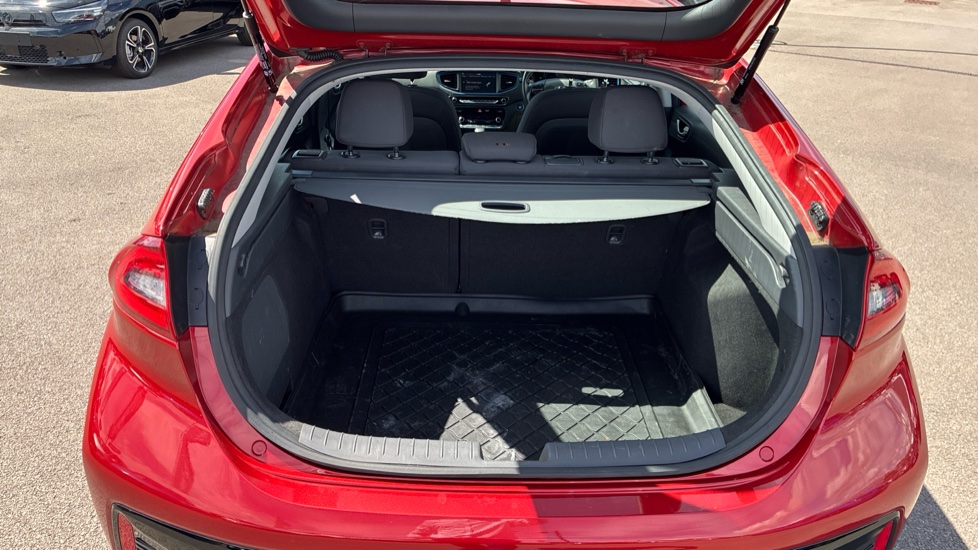 Hyundai IONIQ 1.6 GDi Hybrid Premium 5dr DCT Hybrid Hatchback - Image 4