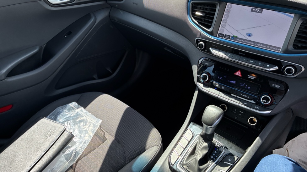 Hyundai IONIQ 1.6 GDi Hybrid Premium 5dr DCT Hybrid Hatchback - Image 14