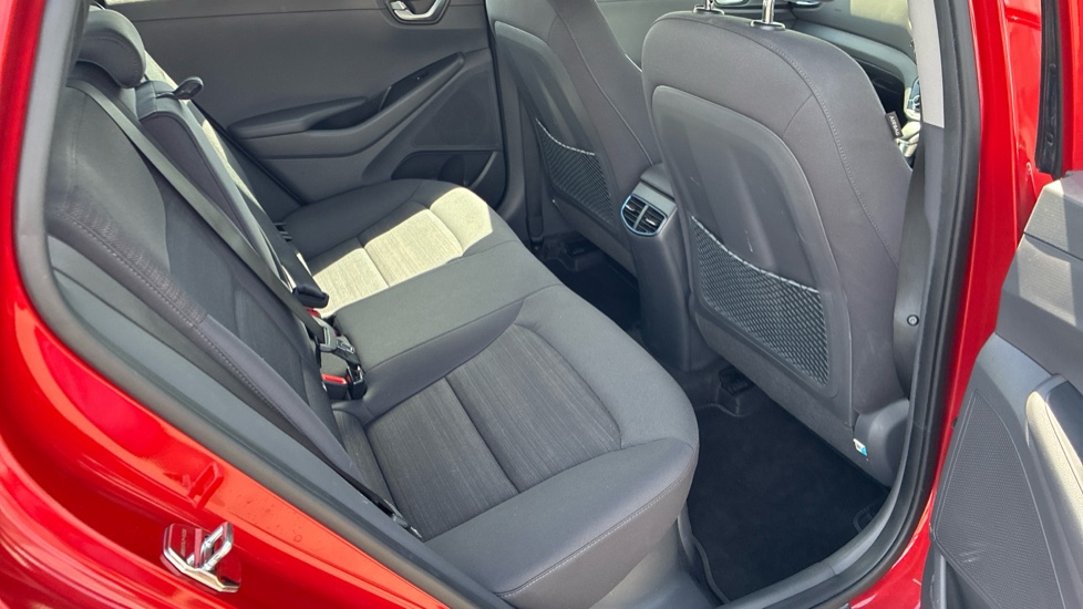 Hyundai IONIQ 1.6 GDi Hybrid Premium 5dr DCT Hybrid Hatchback - Image 16