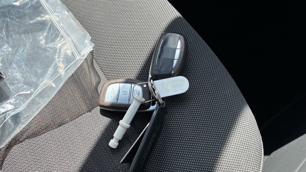 Hyundai IONIQ 1.6 GDi Hybrid Premium 5dr DCT Hybrid Hatchback - Image 20