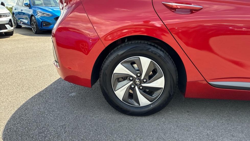 Hyundai IONIQ 1.6 GDi Hybrid Premium 5dr DCT Hybrid Hatchback - Image 24