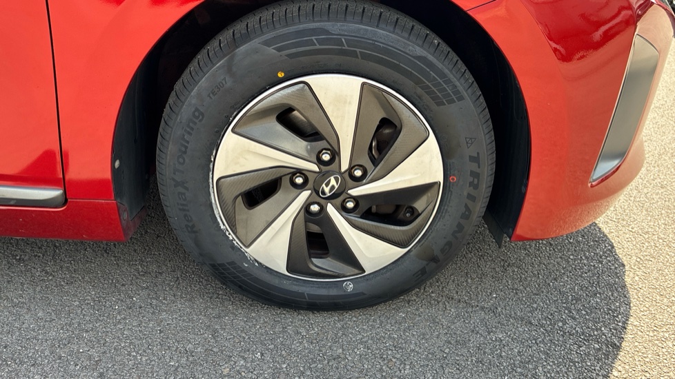 Hyundai IONIQ 1.6 GDi Hybrid Premium 5dr DCT Hybrid Hatchback - Image 25