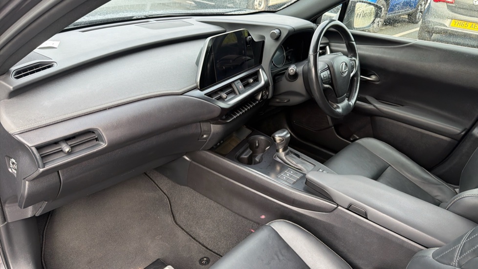 Lexus UX 250h 2.0 F-Sport Design 5dr CVT Hybrid Hatchback - Image 9
