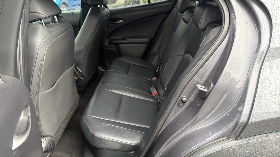 Lexus UX 250h 2.0 F-Sport Design 5dr CVT Hybrid Hatchback - Image 16
