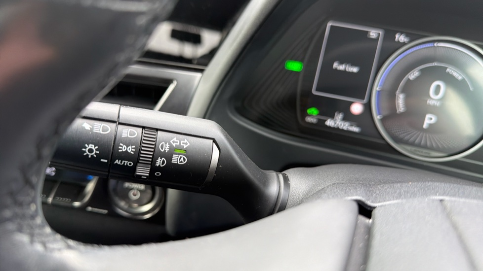 Lexus UX 250h 2.0 F-Sport Design 5dr CVT Hybrid Hatchback - Image 23