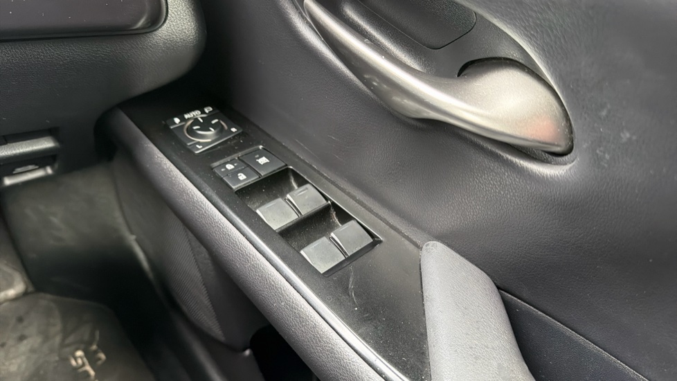 Lexus UX 250h 2.0 F-Sport Design 5dr CVT Hybrid Hatchback - Image 24