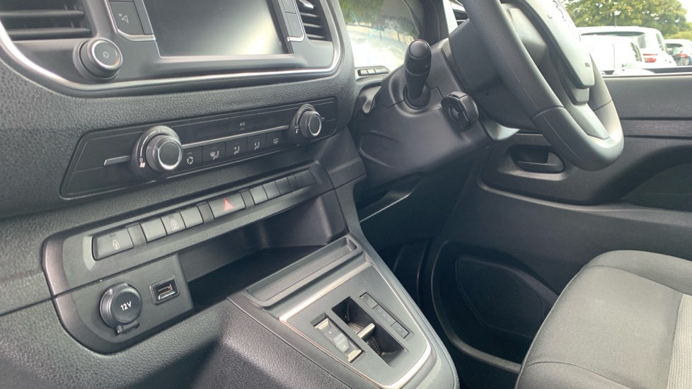 Vauxhall Vivaro Life 100kW Combi L 50kWh 5dr Auto Electric Estate - Image 13
