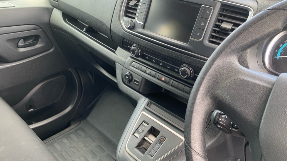 Vauxhall Vivaro Life 100kW Combi L 50kWh 5dr Auto Electric Estate - Image 14