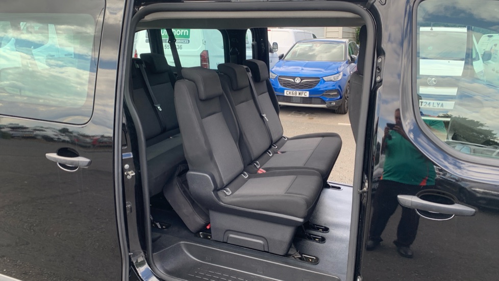 Vauxhall Vivaro Life 100kW Combi L 50kWh 5dr Auto Electric Estate - Image 24