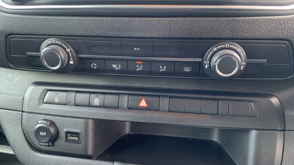 Vauxhall Vivaro Life 100kW Combi L 50kWh 5dr Auto Electric Estate - Image 35