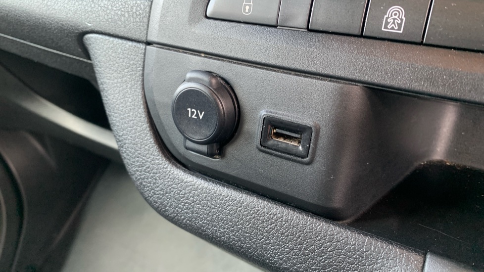 Vauxhall Vivaro Life 100kW Combi L 50kWh 5dr Auto Electric Estate - Image 36