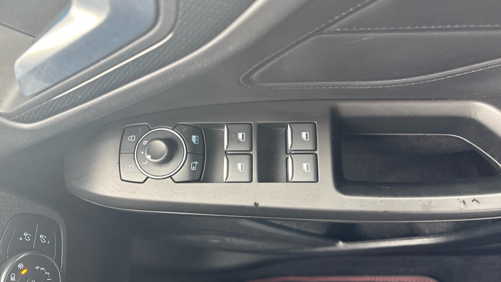 Ford Focus 1.0 EcoBoost Hybrid mHEV 155 ST-Line X 5dr Auto Petrol Estate - Image 33