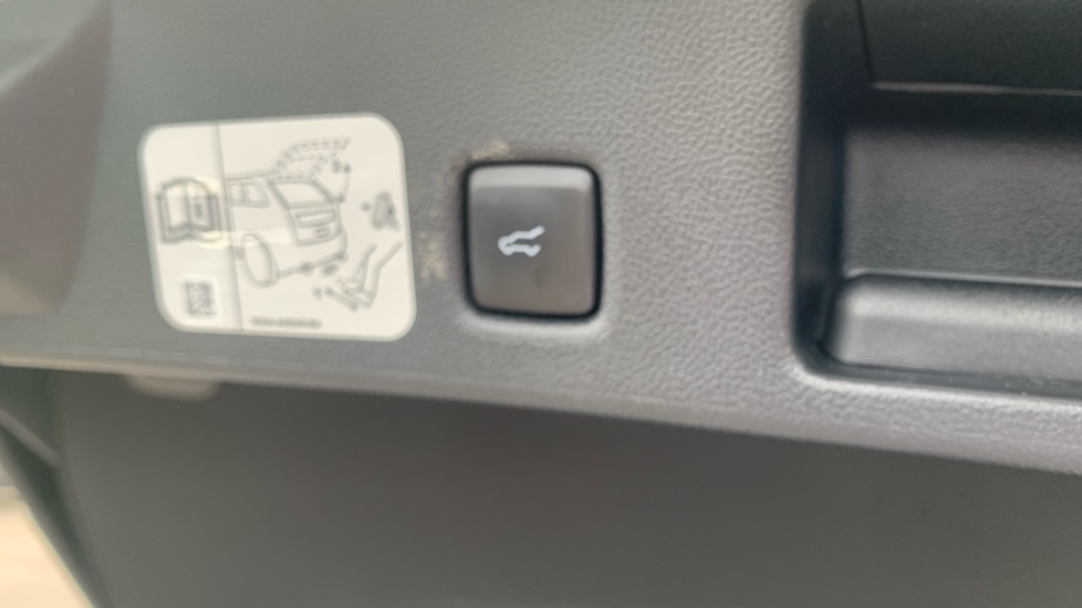 Ford Kuga 2.0 EcoBlue mHEV ST-Line First Edition 5dr Diesel Estate - Image 36