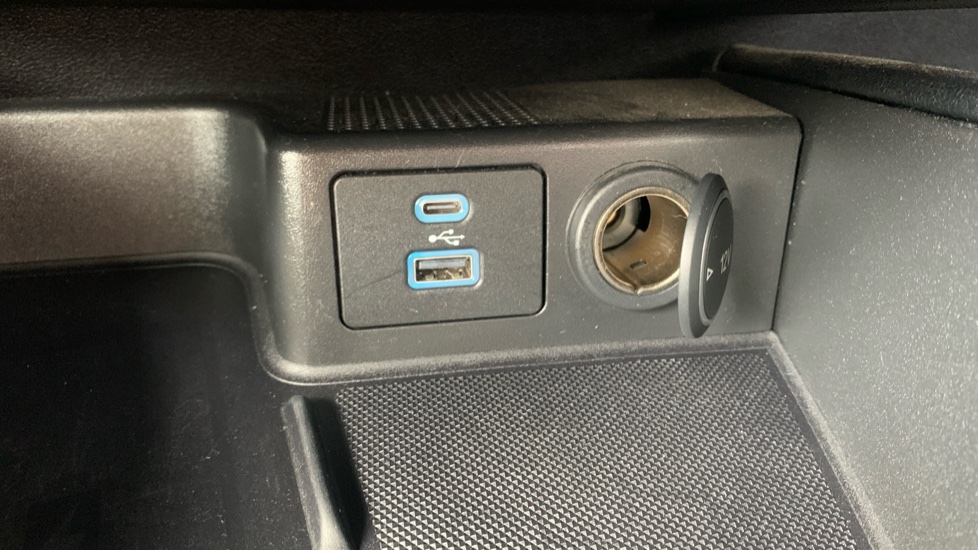 Ford Kuga 2.0 EcoBlue mHEV ST-Line First Edition 5dr Diesel Estate - Image 52
