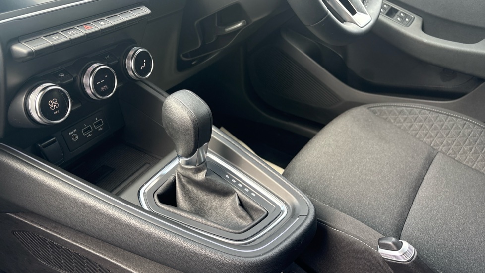 Renault Clio 1.6 E-TECH full hybrid 145 Evolution 5dr Auto Hybrid Hatchback - Image 13
