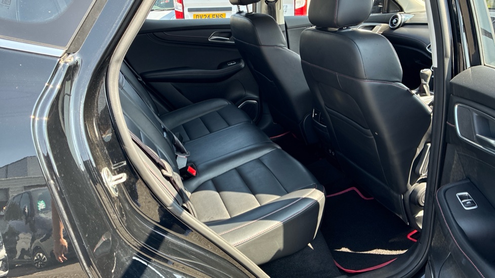 MG HS 1.5 T-GDI Excite 5dr Petrol Hatchback - Image 16