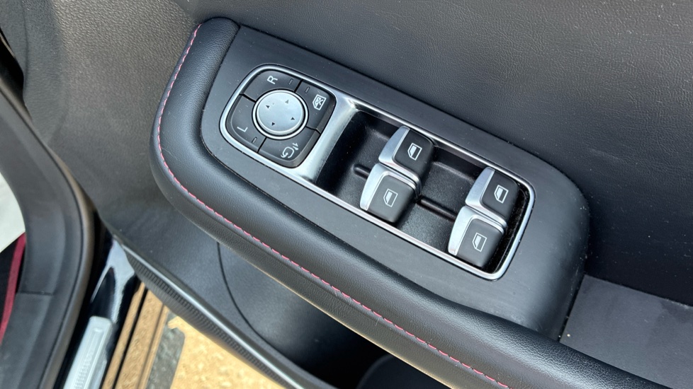 MG HS 1.5 T-GDI Excite 5dr Petrol Hatchback - Image 28