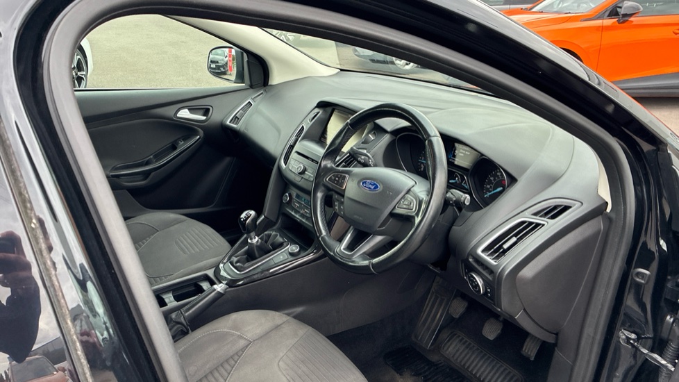Ford Focus 1.6 TDCi 115 Titanium 5dr Diesel Hatchback - Image 11