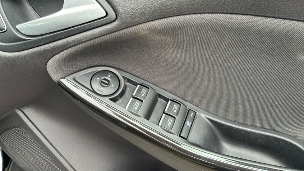 Ford Focus 1.6 TDCi 115 Titanium 5dr Diesel Hatchback - Image 28