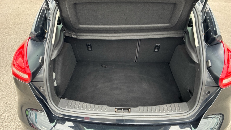 Ford Focus 1.6 TDCi 115 Titanium 5dr Diesel Hatchback - Image 35