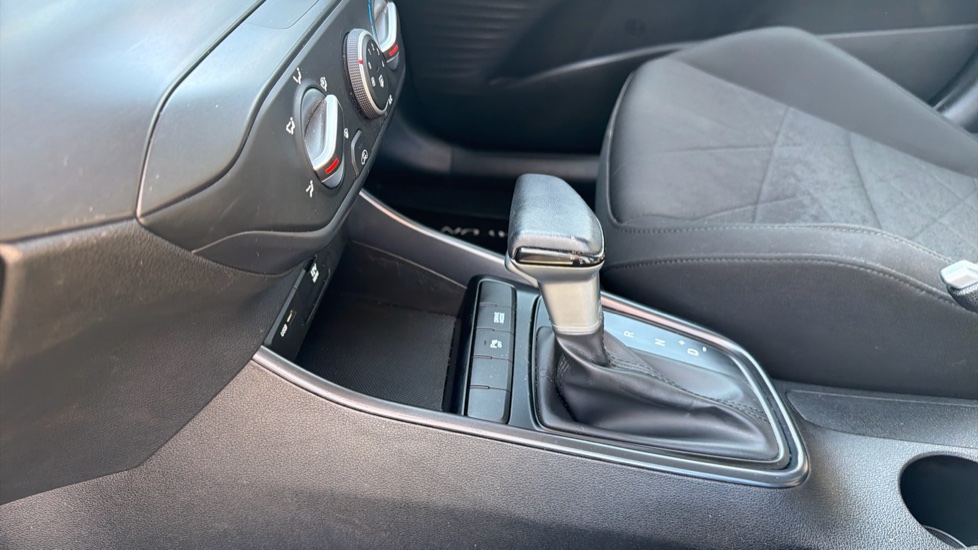Hyundai BAYON 1.0 TGDi 48V MHEV SE Connect 5dr DCT Petrol Hatchback - Image 13